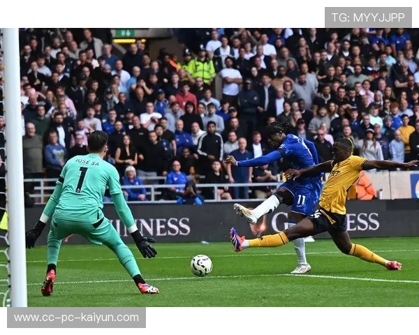 切尔西马杜埃凯底线倒三角助攻破门精彩瞬间