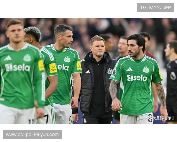 埃迪·豪排出双前锋反击阵型