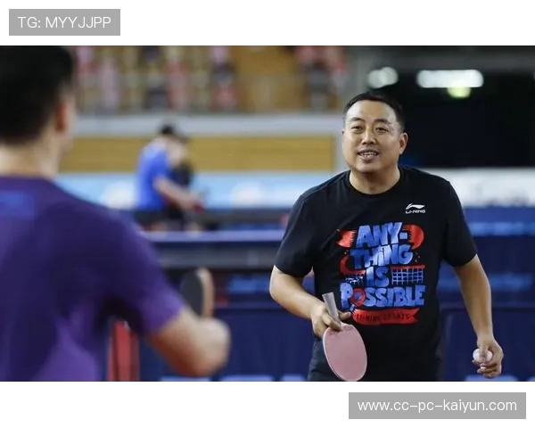 教练赛后抱头蹲地,错失机会上热搜 教练赛后抱头蹲地,错失机会上热搜