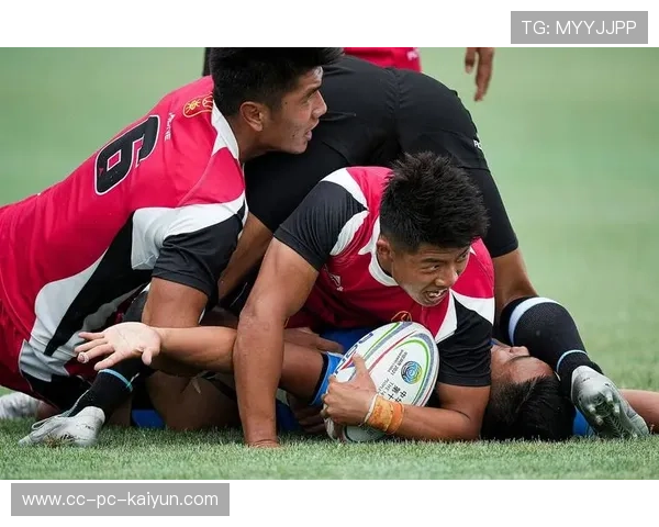 橄榄球运动员赛后哭诉：我撑不下去了